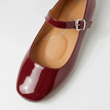 Load image into Gallery viewer, Ziera Devodie Burgundy Patent Leather Flat