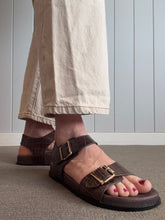 Load image into Gallery viewer, Ziera W Hastice Choc/Croc Leather Sandal