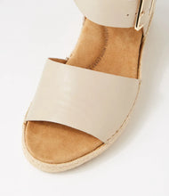 Load image into Gallery viewer, Zier Kraig Xf Almond Leather Espadrille