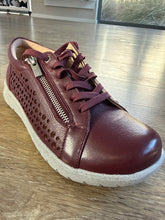 Load image into Gallery viewer, Ziera Shovo Burgundy Leather Sneaker

