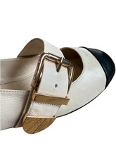 Load image into Gallery viewer, Ziera Erma Black/Milk leather slingback

