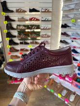 Load image into Gallery viewer, Ziera Shovo Burgundy Leather Sneaker

