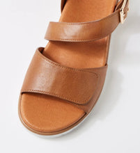 Load image into Gallery viewer, Ziera Vamsy W Tan White Leather Sandal
