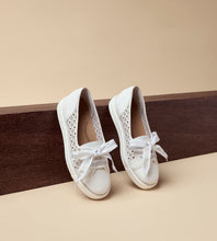 Load image into Gallery viewer, Ziera Kenji W White Tumble Leather
