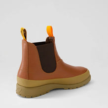 Load image into Gallery viewer, Rollie Fields Chelsea Waterproof Leather Cognac/Latte
