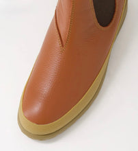 Load image into Gallery viewer, Rollie Fields Chelsea Waterproof Leather Cognac/Latte
