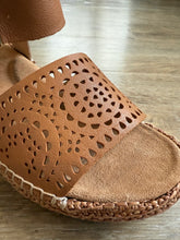 Load image into Gallery viewer, Ziera Killion XW Tan Leather Sandal

