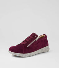 Load image into Gallery viewer, Ziera Solar Xf Burgundy Suede Sneaker
