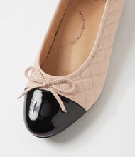 Load image into Gallery viewer, Ziera Comradi xf Black Nude Patent Leather Ballet Flat
