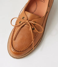 Load image into Gallery viewer, Ziera Moddie W Tan Flat Shoe
