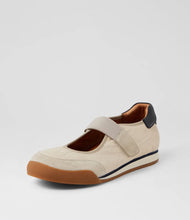 Load image into Gallery viewer, Ziera Friesh XW Vanilla-Navy Leather Mary Janes
