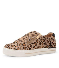 Load image into Gallery viewer, Ziera Audry W Nude Leopard Leather Sneakers
